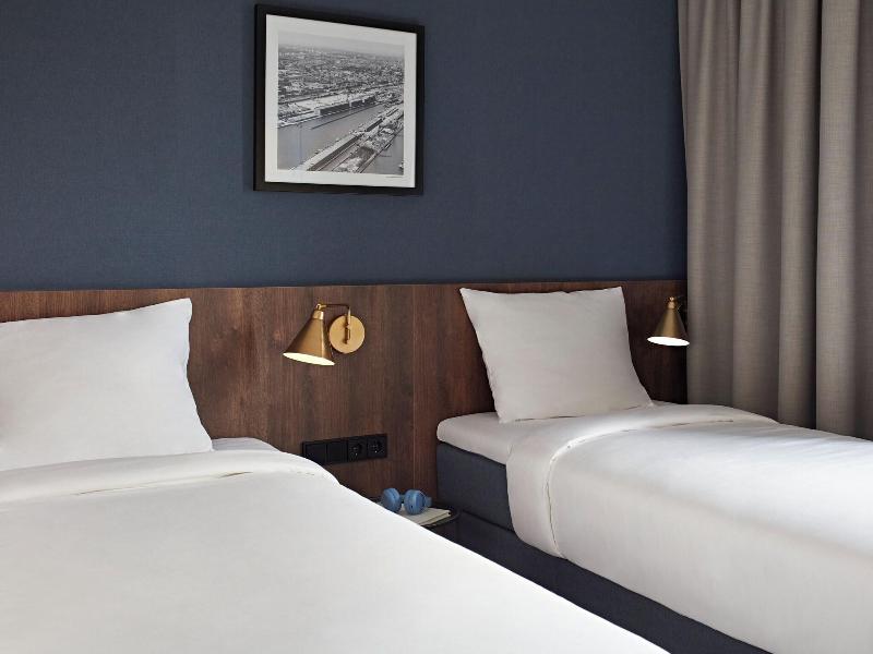 YAYS Amsterdam Docklands image