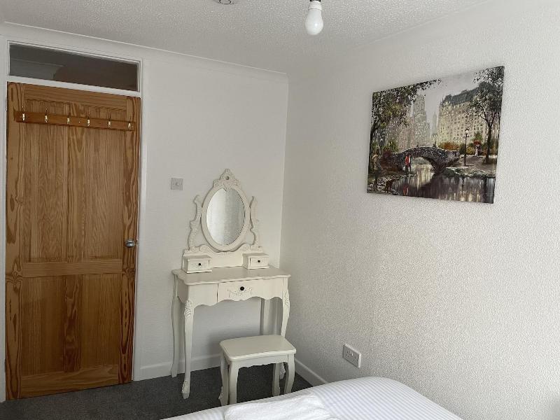 Tivoli Bungalow image