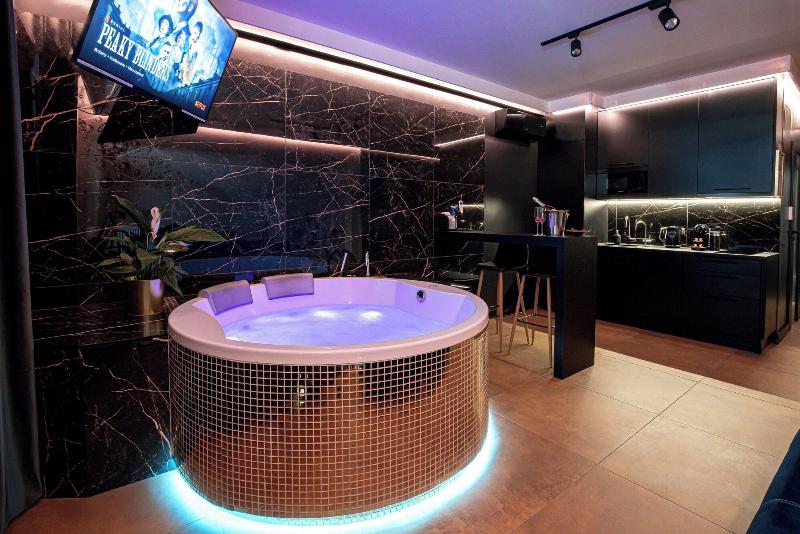 Glass House Hot Tub Apartments image