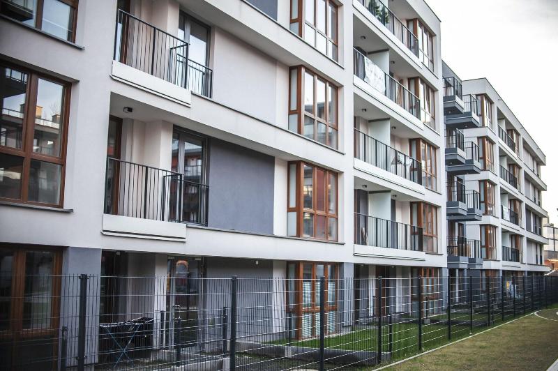 Glass House Hot Tub Apartments image
