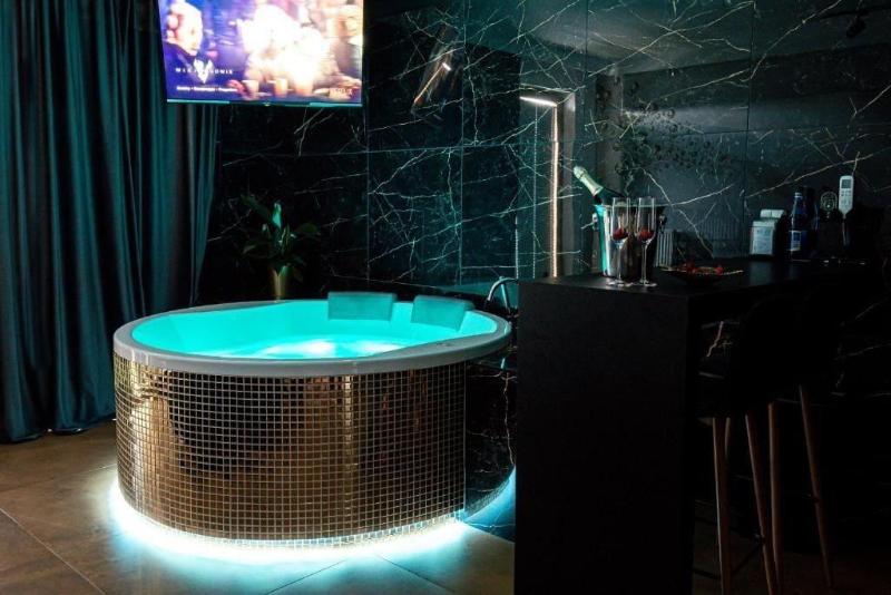 Glass House Hot Tub Apartments image