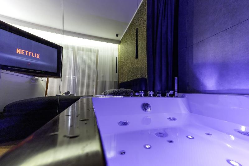 Glass House Hot Tub Apartments image
