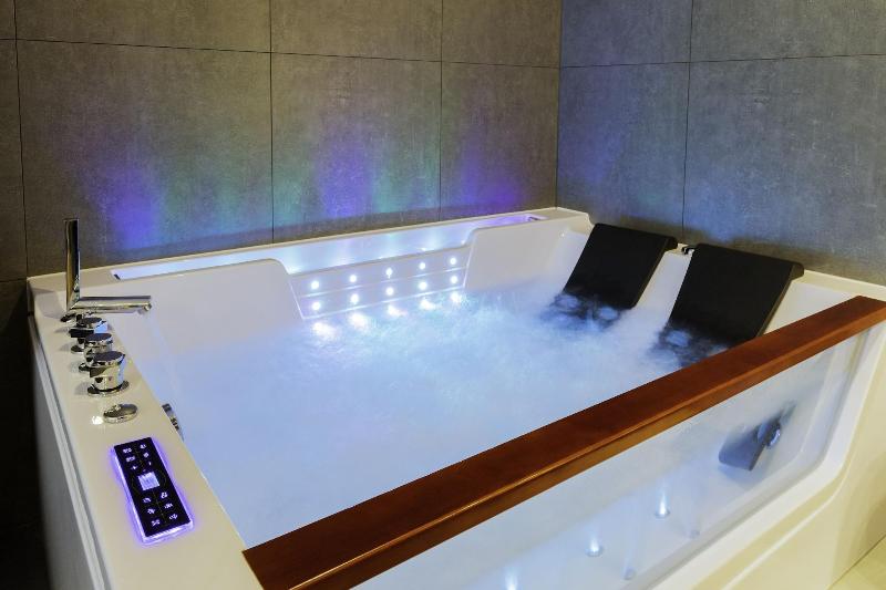 Glass House Hot Tub Apartments image