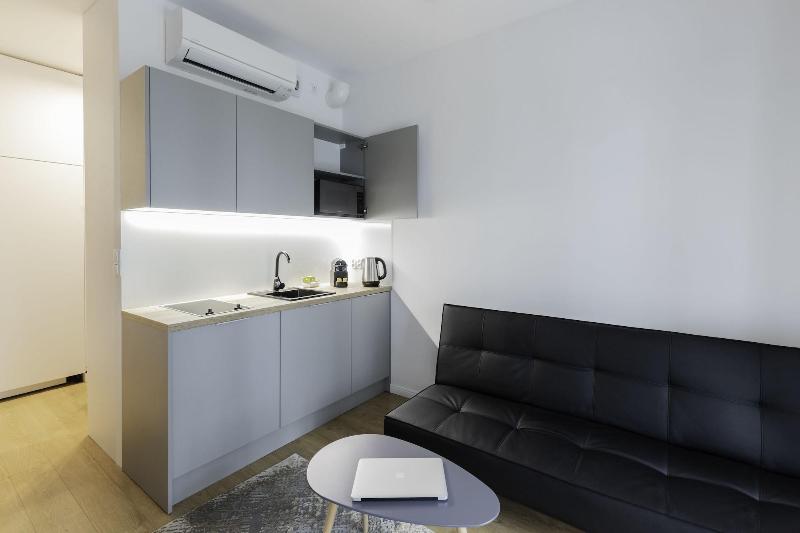 Glass House Hot Tub Apartments image