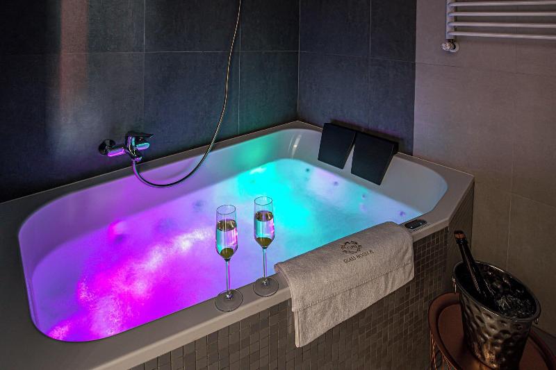 Glass House Hot Tub Apartments image