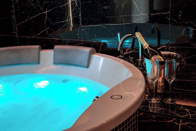 Glass House Hot Tub Apartments image