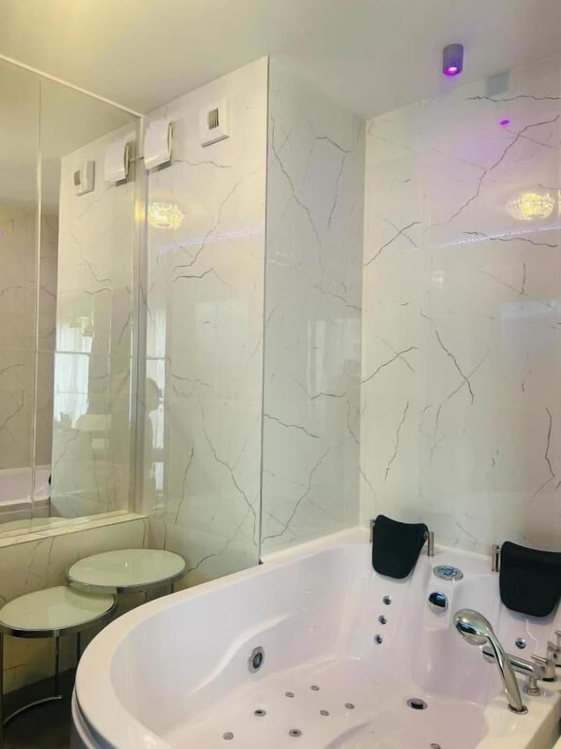 Glass House Hot Tub Apartments image