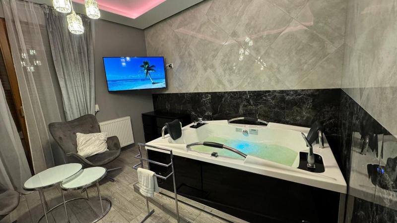 Glass House Hot Tub Apartments image