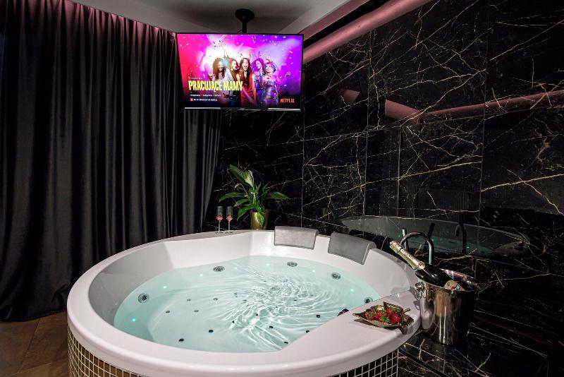 Glass House Hot Tub Apartments image