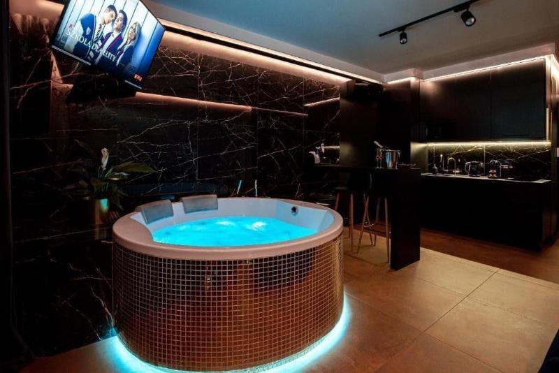 Glass House Hot Tub Apartments image
