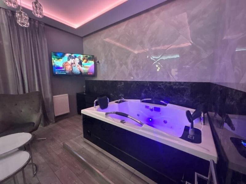 Glass House Hot Tub Apartments image