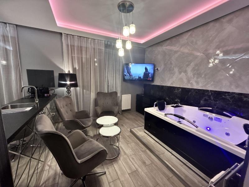 Glass House Hot Tub Apartments image