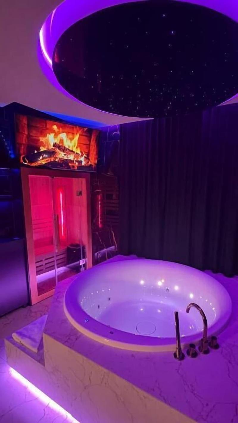 Glass House Hot Tub Apartments image
