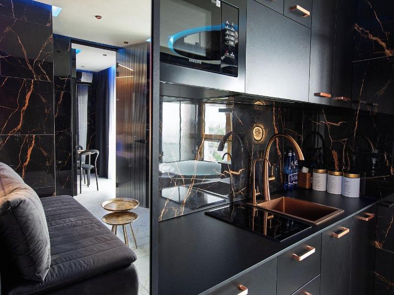 Glass House Hot Tub Apartments image