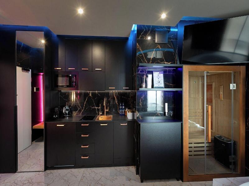 Glass House Hot Tub Apartments image