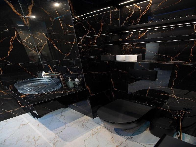Glass House Hot Tub Apartments image