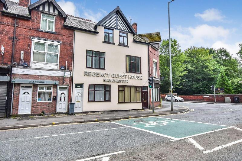 Regency GuestHouse Manchester North — general view