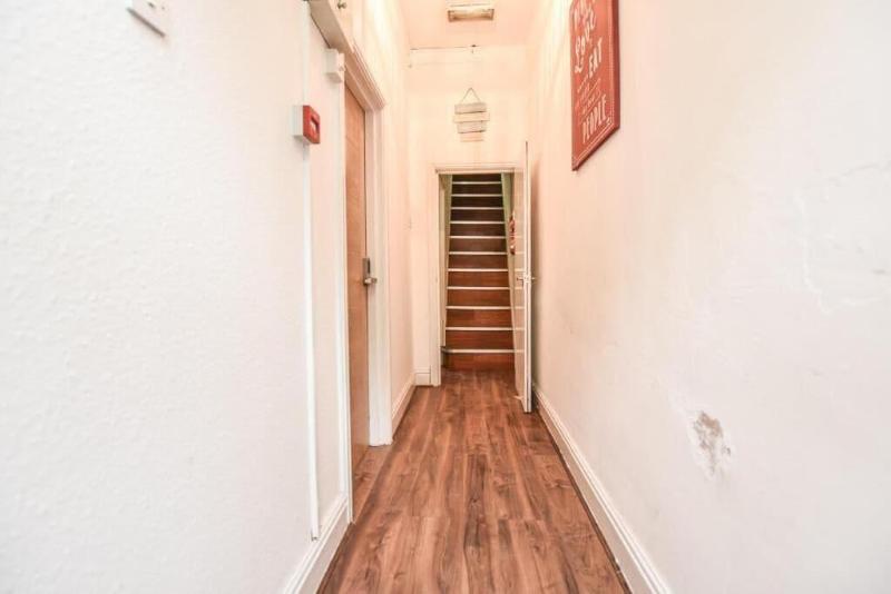 Regency GuestHouse Manchester North image