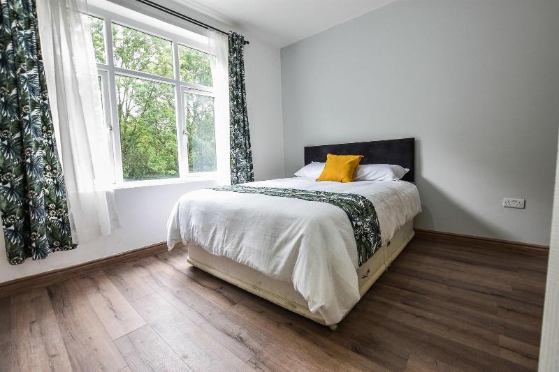 Regency GuestHouse Manchester North image