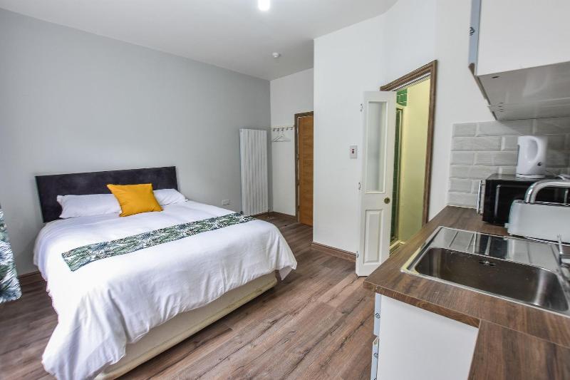 Regency GuestHouse Manchester North image