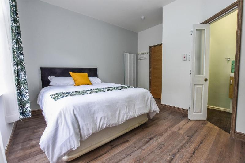 Regency GuestHouse Manchester North image