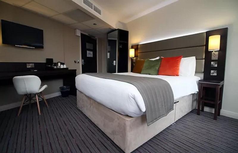 Silurian Hotel image