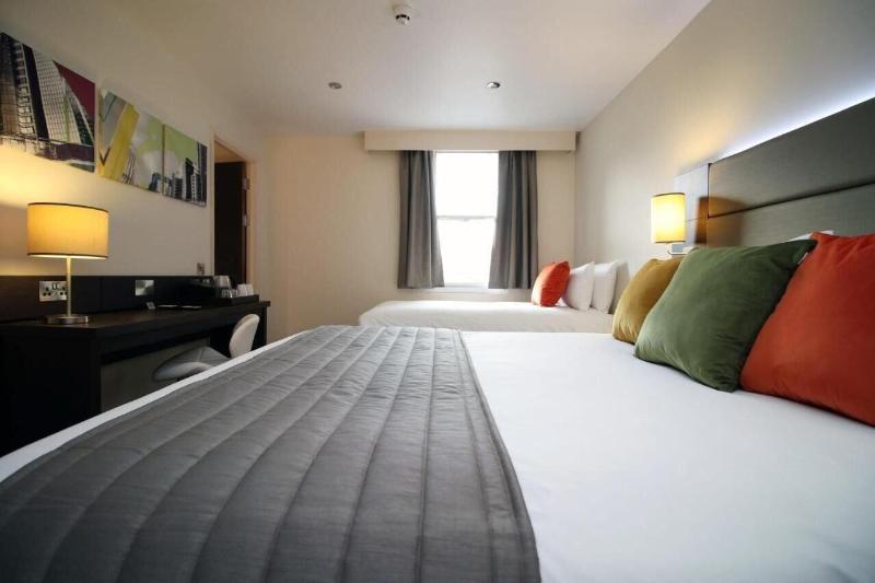 Silurian Hotel image