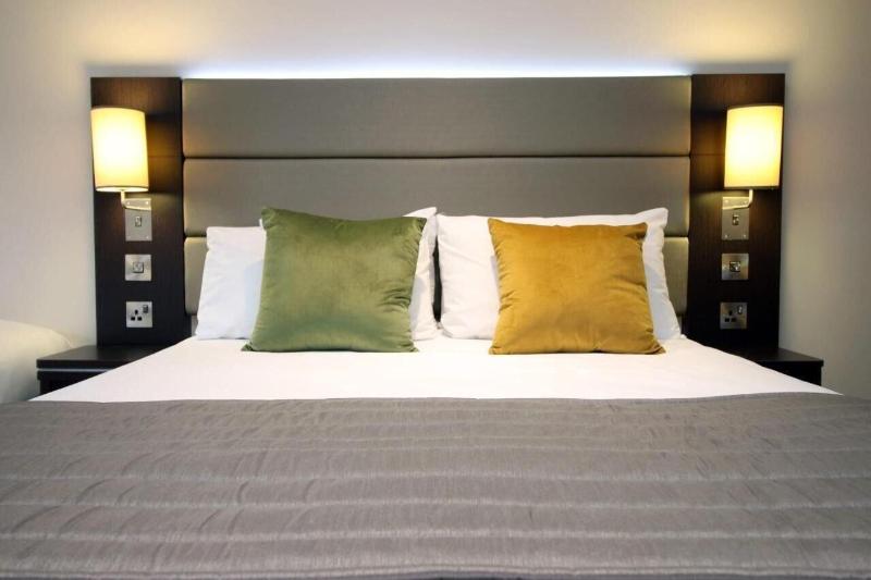 Silurian Hotel image