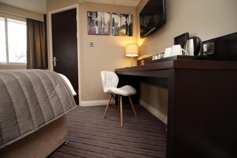 Silurian Hotel image