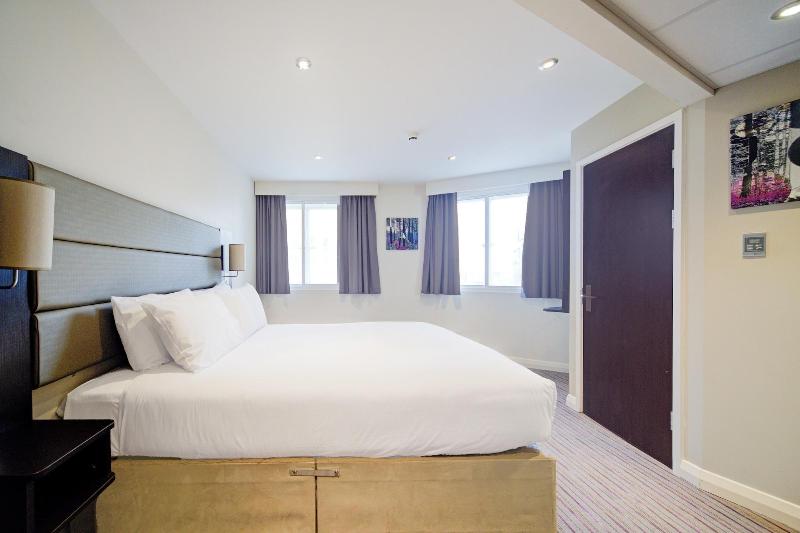 Silurian Hotel image