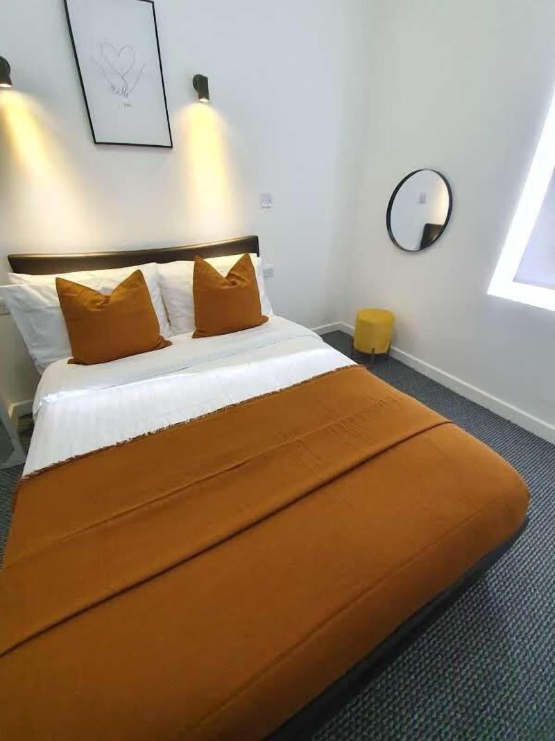 Alexandra Hotel image