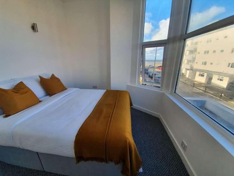 Alexandra Hotel image