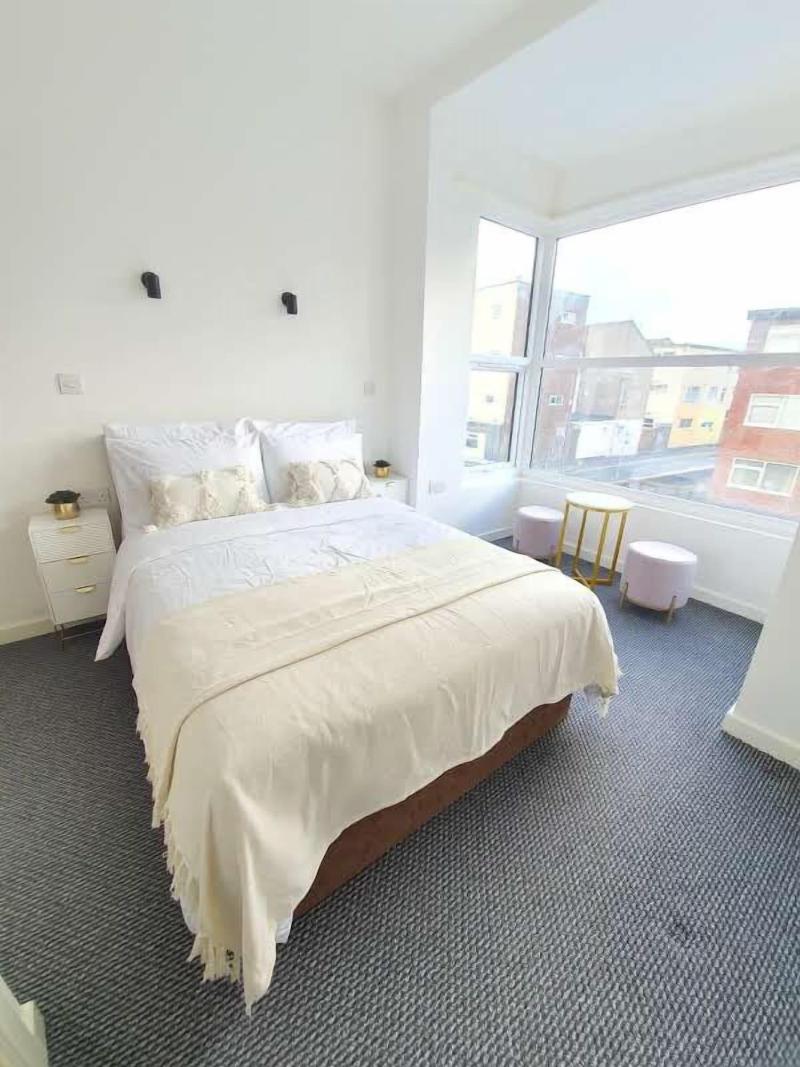 Alexandra Hotel image