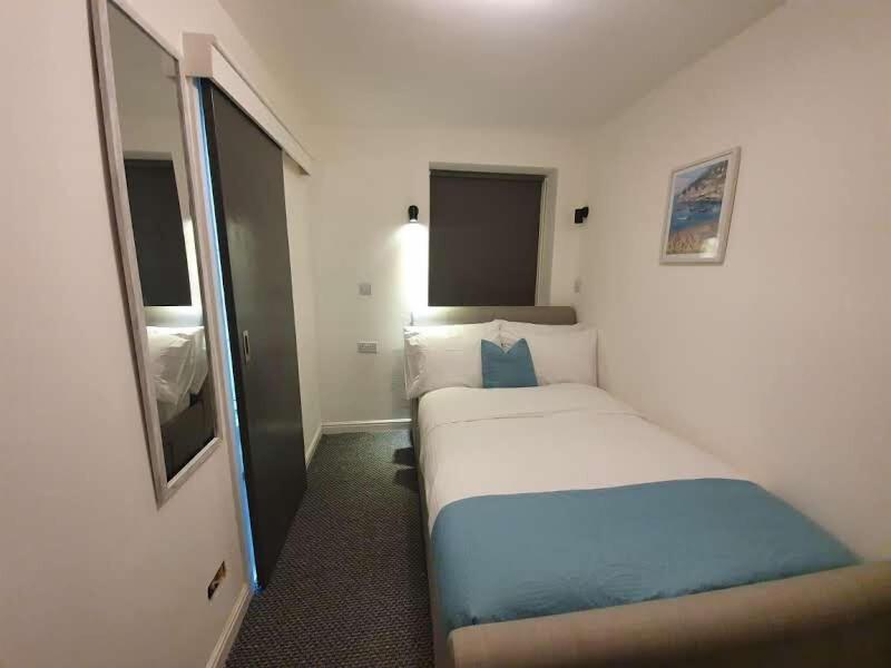 Alexandra Hotel image