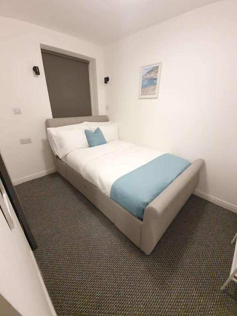 Alexandra Hotel image