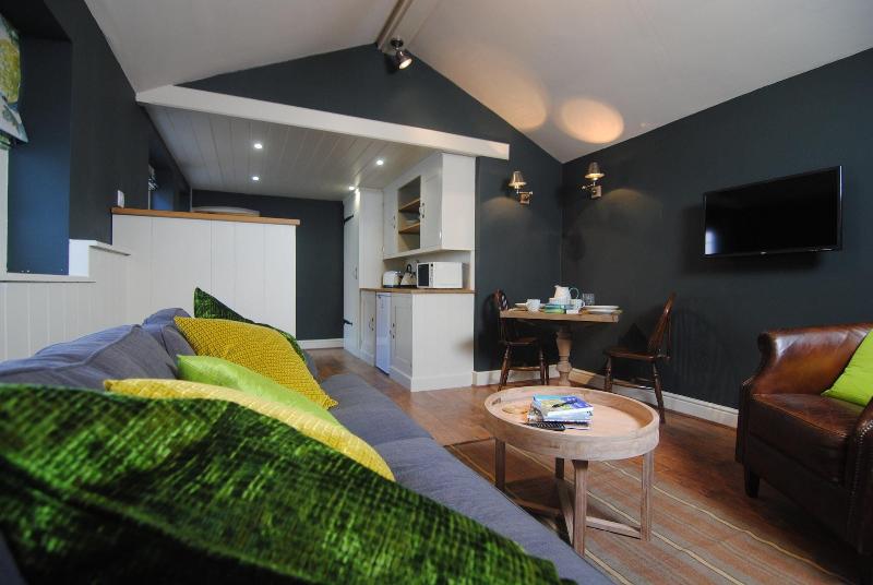 Courtyard Cottages Lymington image
