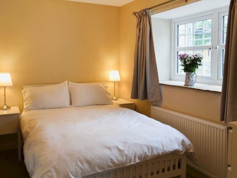 White House Cottages image