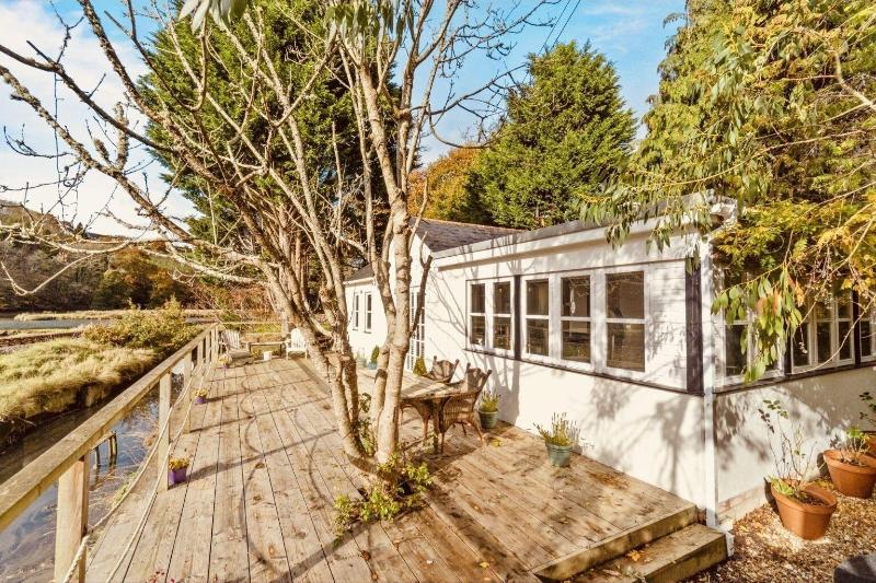 Charming 2-bed Cottage in Tranquil Riversetting — main photo