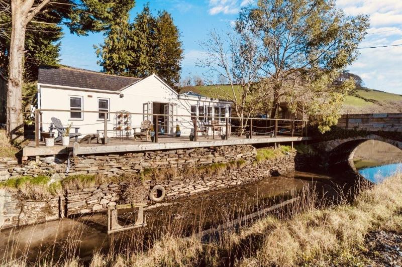 Charming 2-bed Cottage in Tranquil Riversetting — photo 5