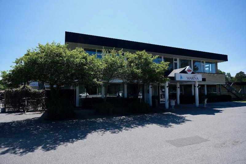 Hotel Marina Apartments image