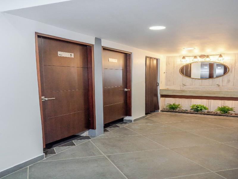 Regina Hotel image