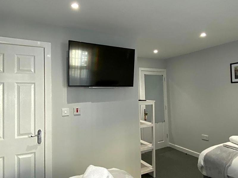 Rileys Rooms image
