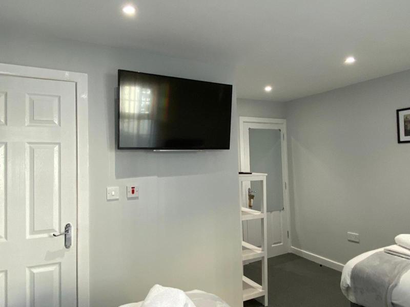 Rileys Rooms image