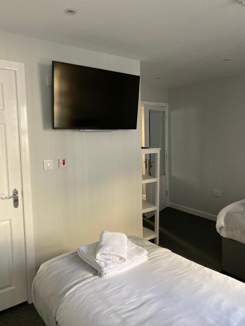 Rileys Rooms image