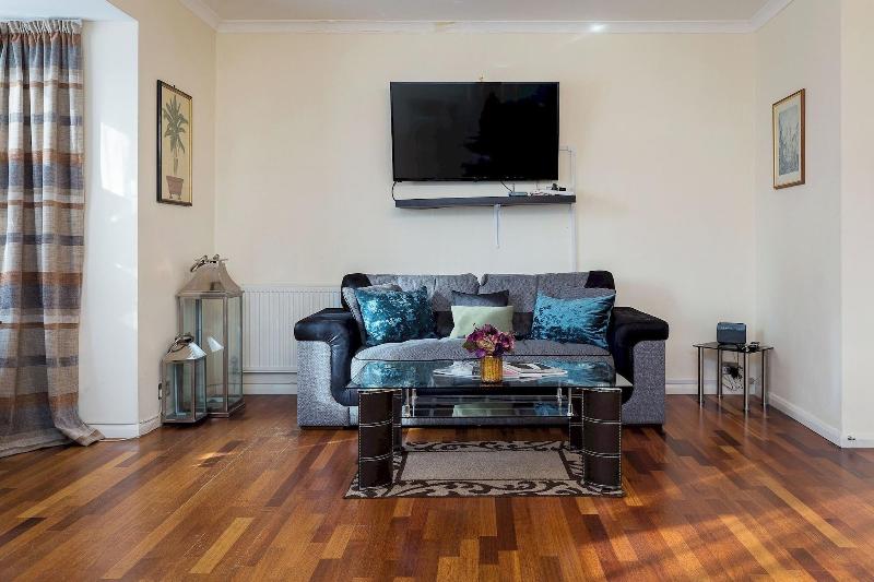 Luxury Villa 6-bed Next to Marble Arch image