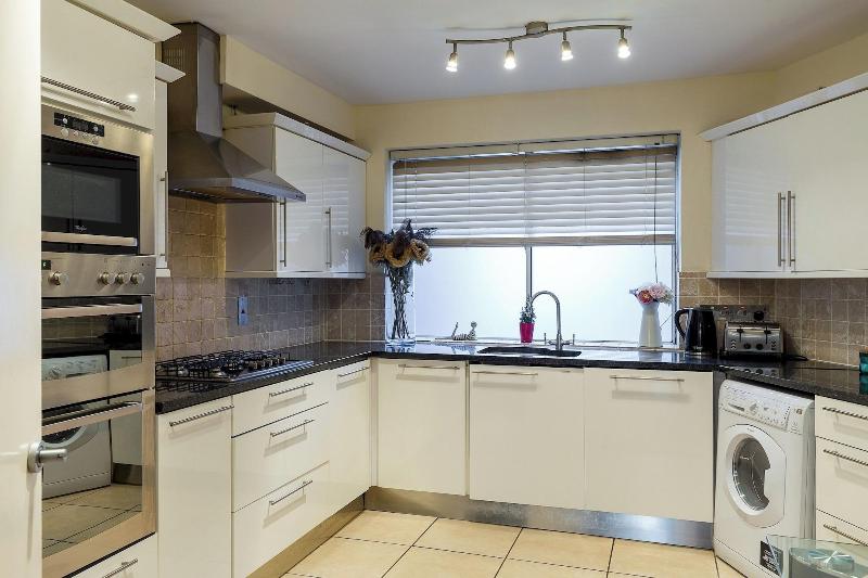 Luxury Villa 6-bed Next to Marble Arch image
