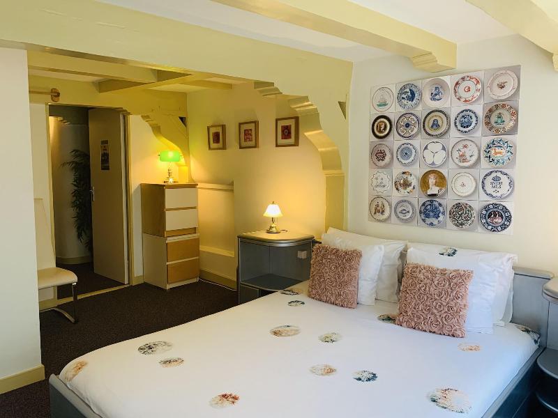 Amsterdam Central Guest House image