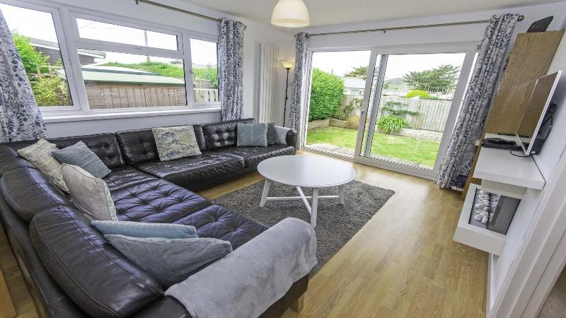 Swallows Croyde 3 Bedrooms, Sleeps 6, Beach Chale image