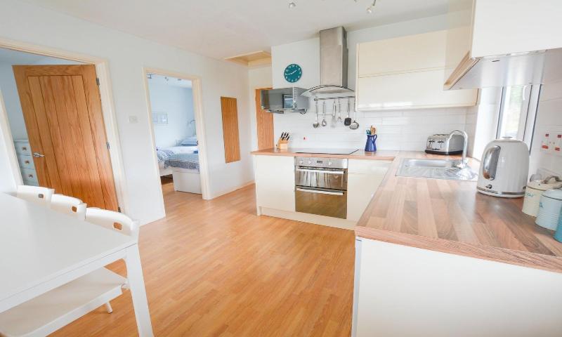 Swallows Croyde 3 Bedrooms, Sleeps 6, Beach Chale image