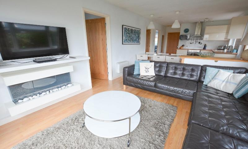 Swallows Croyde 3 Bedrooms, Sleeps 6, Beach Chale image